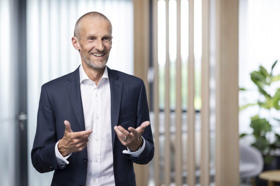 Claude Chevre, Hannover Rück